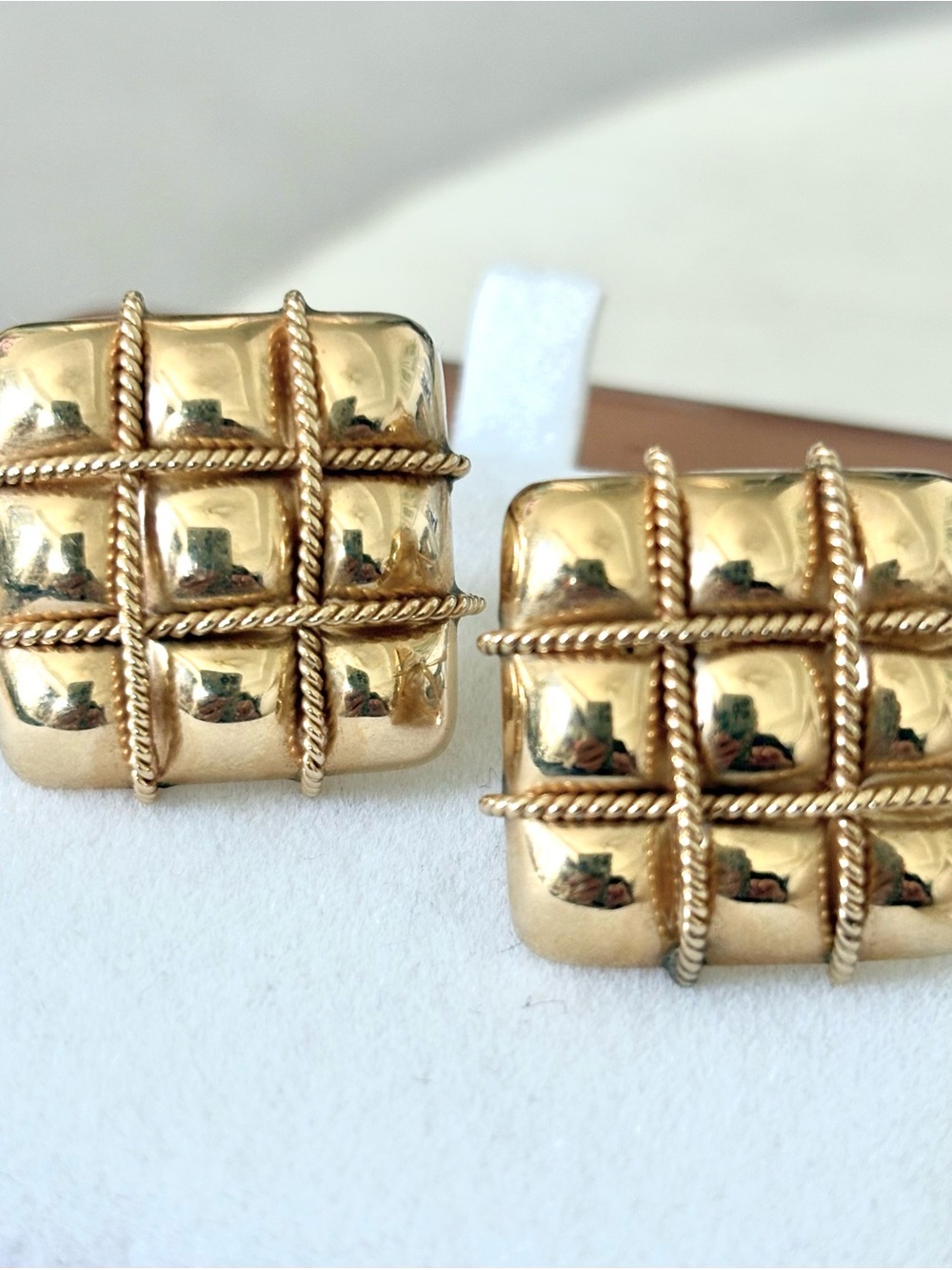 14K GOLD Grid-Pattern Statement Pierced Earrings Stunning ! - Picture 7 of 12